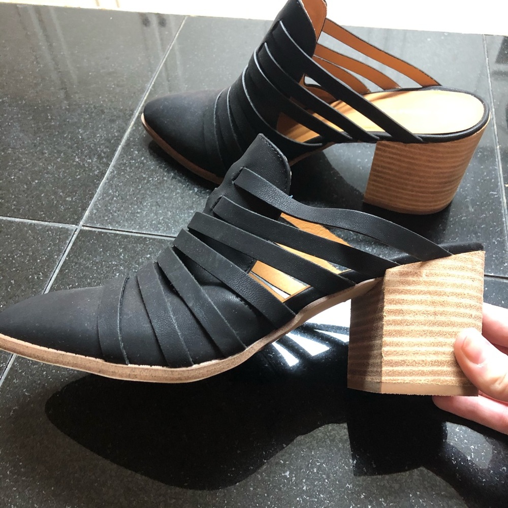 Black mule with block heel Report sz 9 NEVER WORN